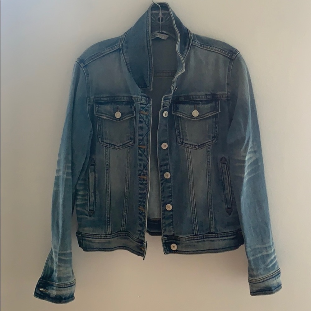 Super cute Zara denim jacket.
